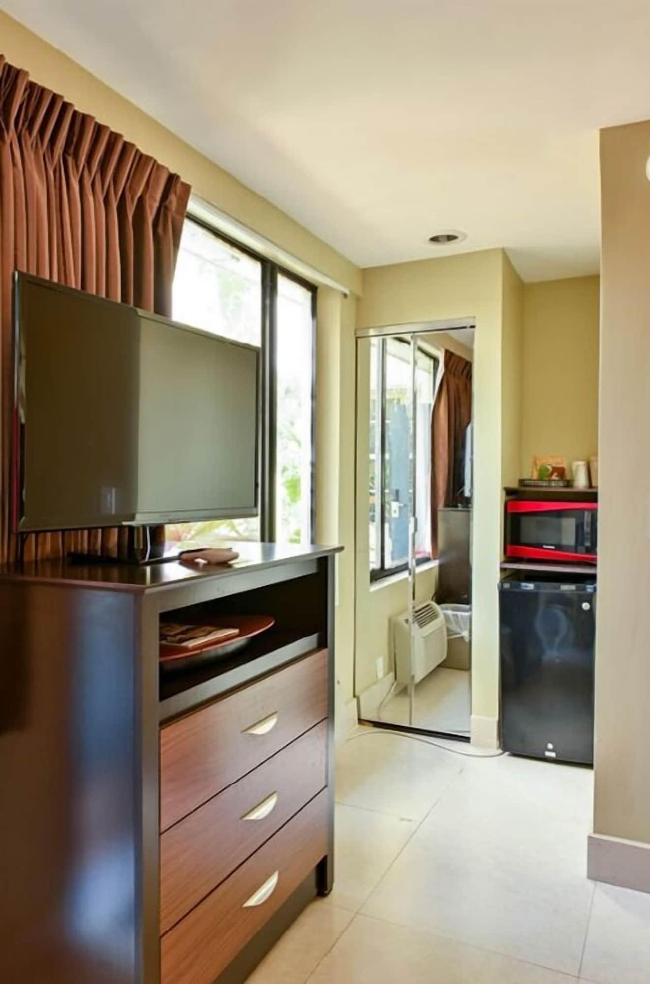 Oceans Beach Resort & Suites Помпано Бийч Екстериор снимка