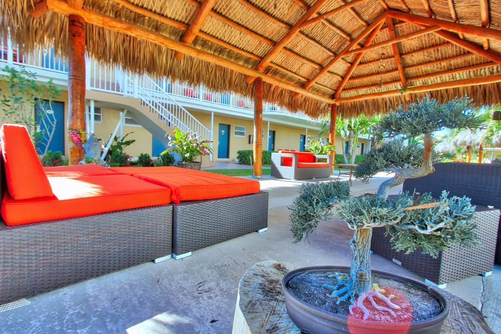 Oceans Beach Resort & Suites Помпано Бийч Екстериор снимка
