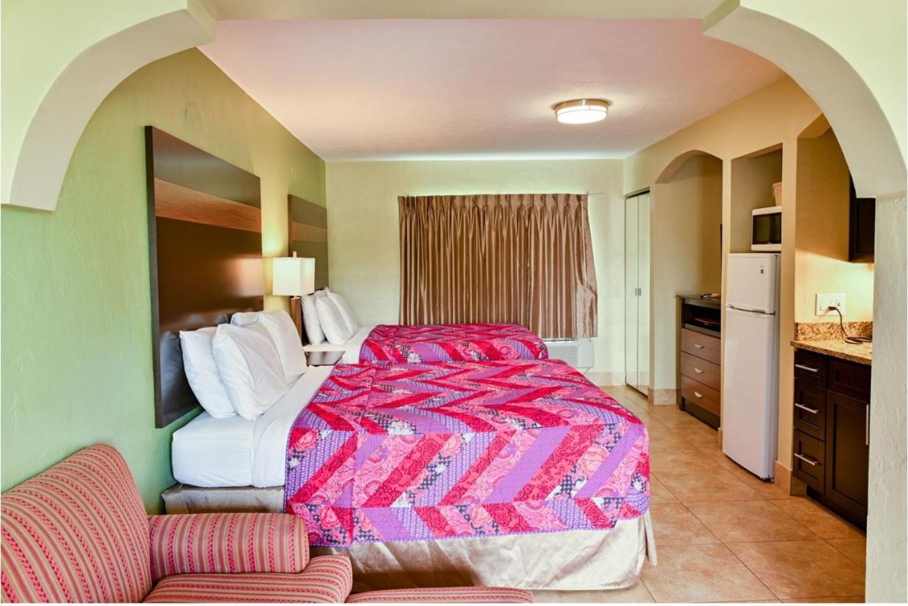 Oceans Beach Resort & Suites Помпано Бийч Екстериор снимка