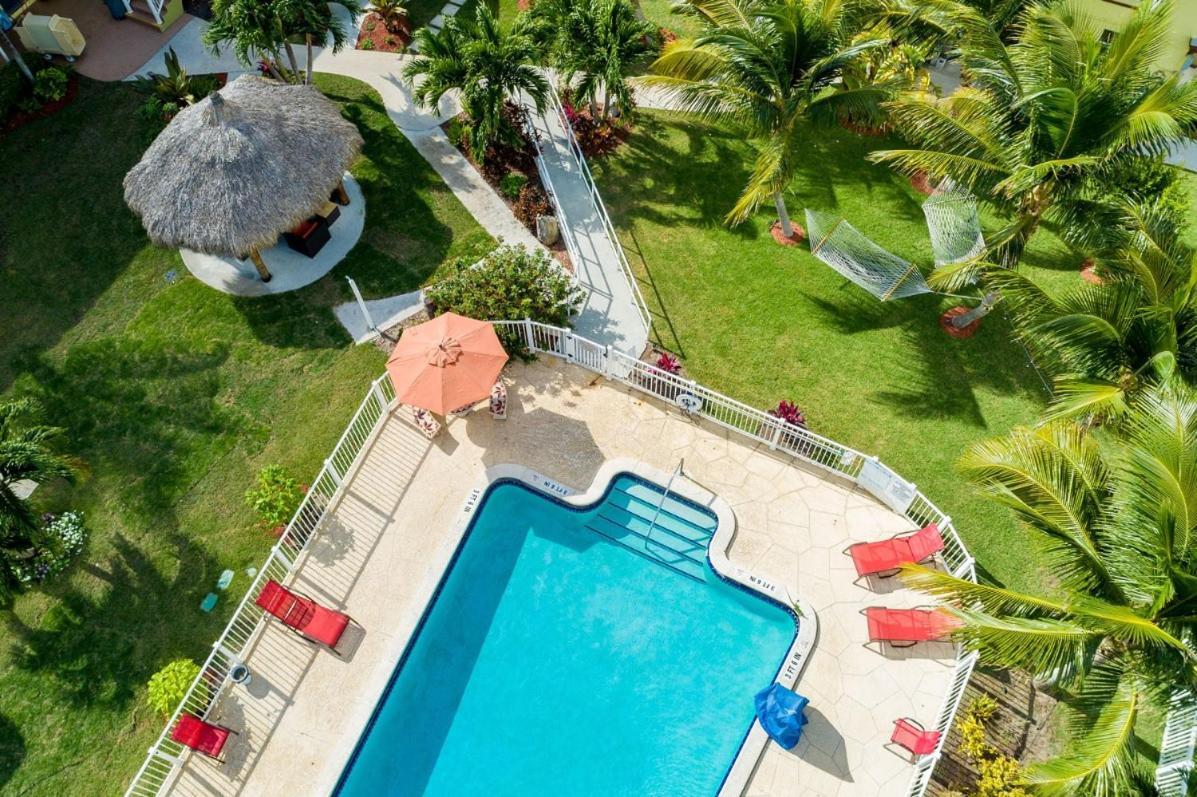Oceans Beach Resort & Suites Помпано Бийч Екстериор снимка