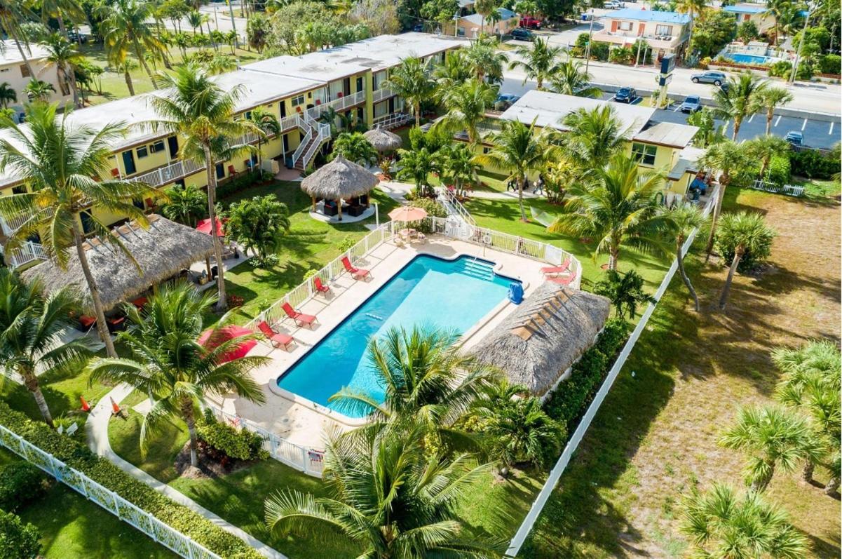 Oceans Beach Resort & Suites Помпано Бийч Екстериор снимка